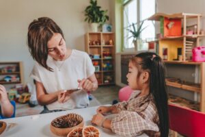 5 Essential Communication Tips for Nannies in Arizona