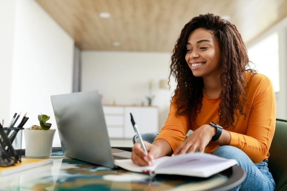 Juggling school & babysitting? Learn expert tips for students to balance work, studies, and life. Find flexible babysitting jobs with Jovie.