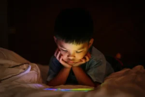 Effective screen time tips for parents! Set boundaries, promote offline activities, and find balance in the digital age with expert advice.