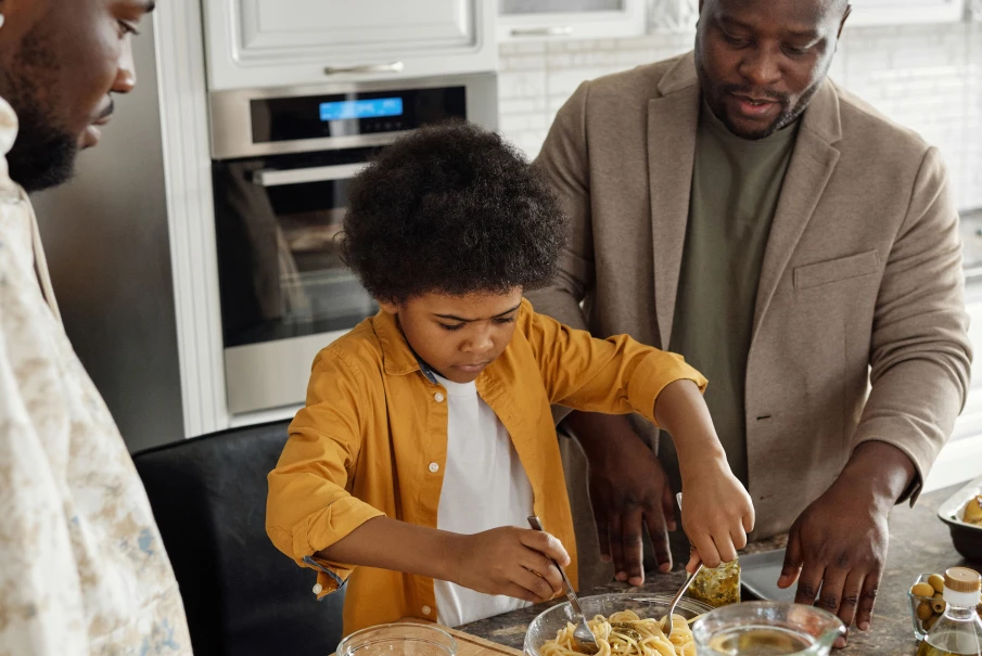 Host a budget-friendly Thanksgiving in Orlando with low-cost crafts, clever meal planning, and reliable Jovie care.