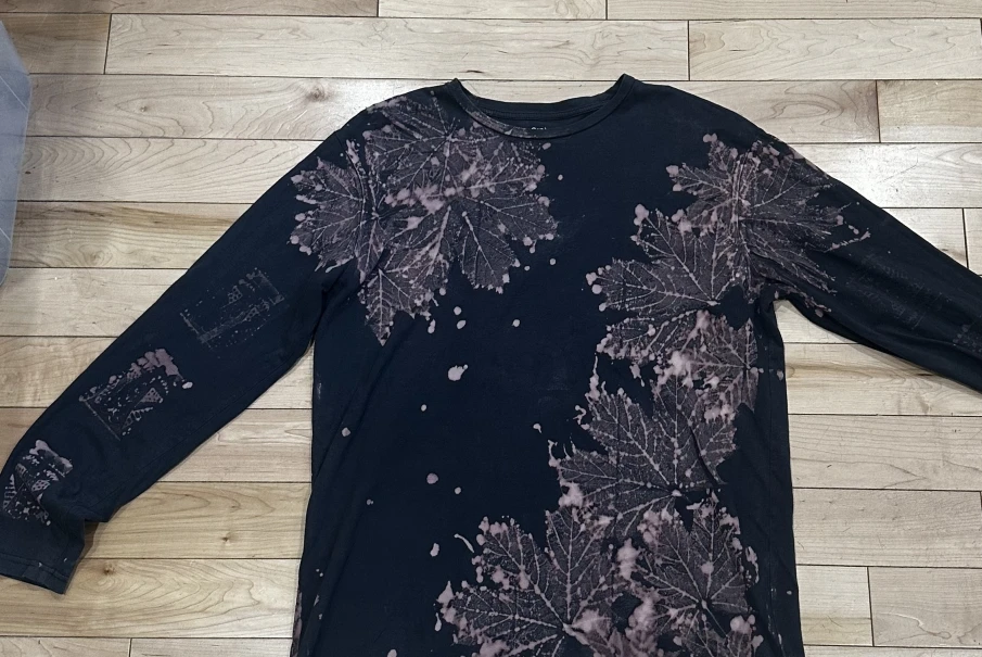 Create wearable autumn art with our step-by-step DIY leaf-print bleach shirt guide, plus local Westport park tips.