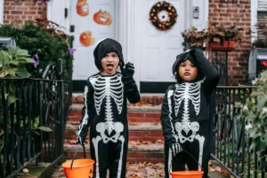 Ensure a secure night with essential Richmond Halloween safety tips for hemmed costumes, lit pathways, and downtown routes.