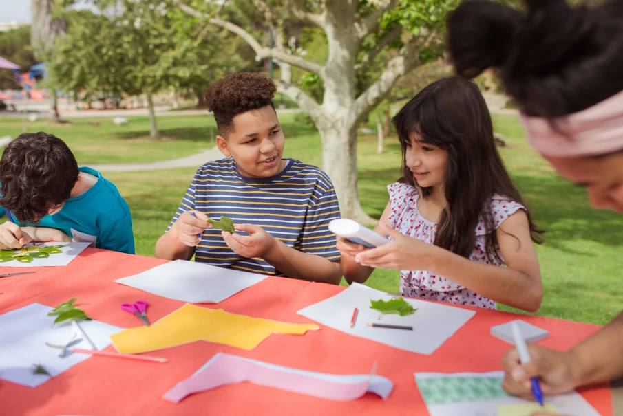How Budget-Friendly Screen Time for Kids Encourages Hands-On Learning