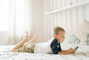 Managing Screen Time For Kids In Tampa Bay Homes